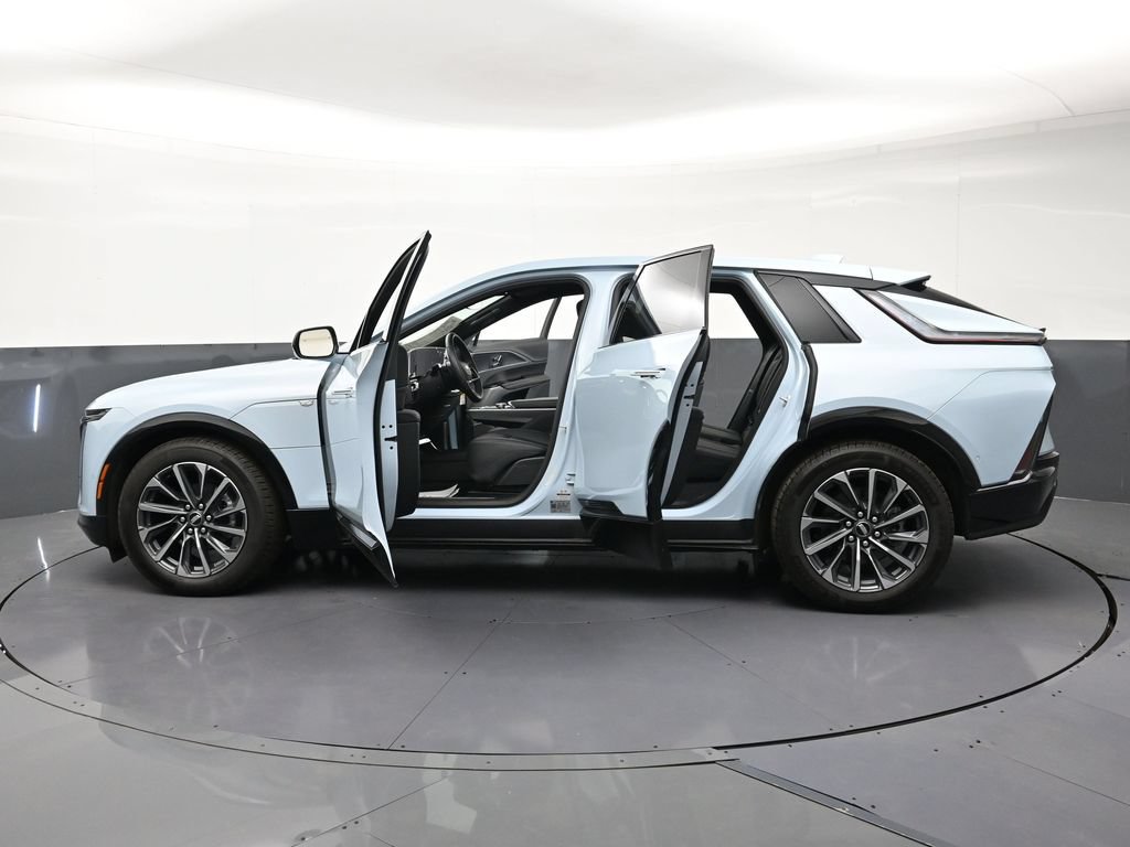 Used 2025 Cadillac Lyriq Sport AWD/4WD image 34