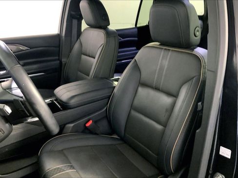 Used 2025 Chevrolet Traverse High Country w/ LPO, Floor Liner Package AWD/4WD image 22