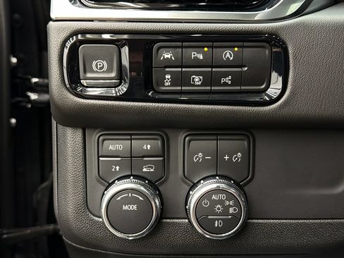 Used 2026 GMC Yukon Denali w/ Sun & Power Step Package AWD/4WD image 28