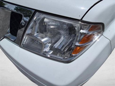 Used 2017 Nissan Frontier SV RWD image 7
