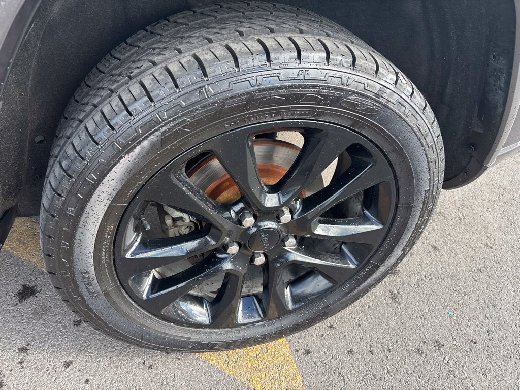Used 2019 Jeep Grand Cherokee Altitude AWD/4WD image 15