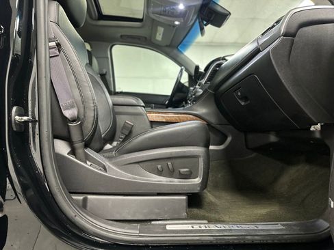 Used 2015 Chevrolet Suburban LTZ RWD image 26