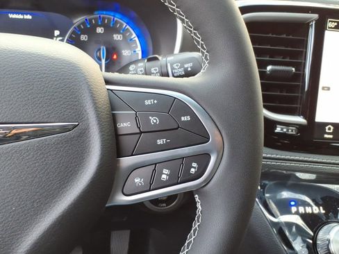 New 2026 Chrysler Pacifica Select image 18