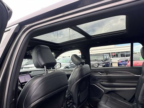 Used 2023 Jeep Grand Cherokee L Overland AWD/4WD image 16