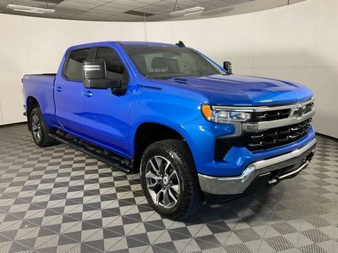 Used 2025 Chevrolet Silverado 1500 LT w/ Max Trailering Package AWD/4WD image 3