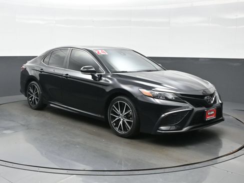 Used 2024 Toyota Camry SE FWD image 8