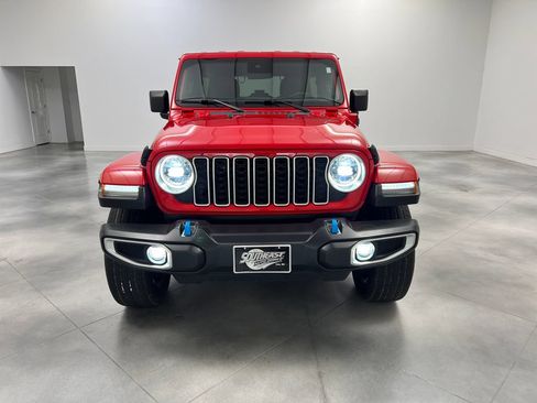 Used 2024 Jeep Wrangler Unlimited Sahara AWD/4WD image 3