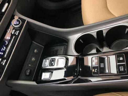 Used 2021 Hyundai Sonata Limited w/ Preferred Accessory Package image 15