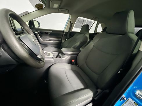 Used 2021 Toyota RAV4 LE FWD image 14