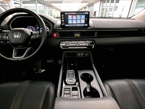 Used 2024 Honda Pilot Touring image 16