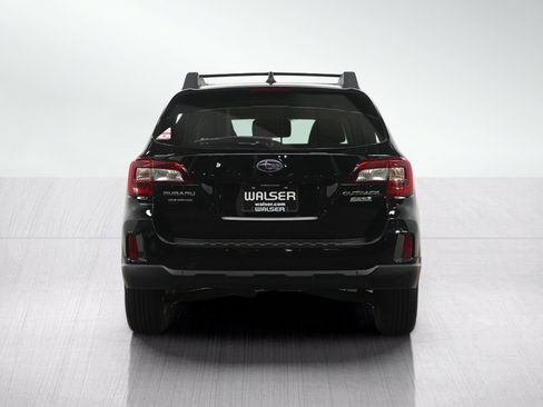Used 2017 Subaru Outback 2.5i Premium AWD/4WD image 6