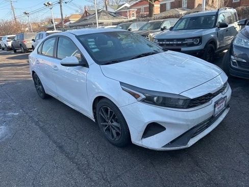 Used 2022 Kia Forte LXS image 3