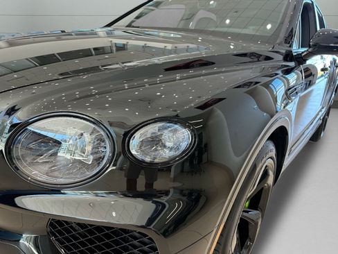 New 2025 Bentley Bentayga V8 image 13