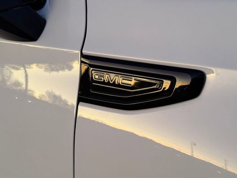 Used 2023 GMC Yukon SLT image 15