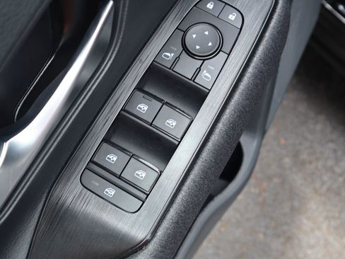 Used 2025 Nissan Kicks SV image 17