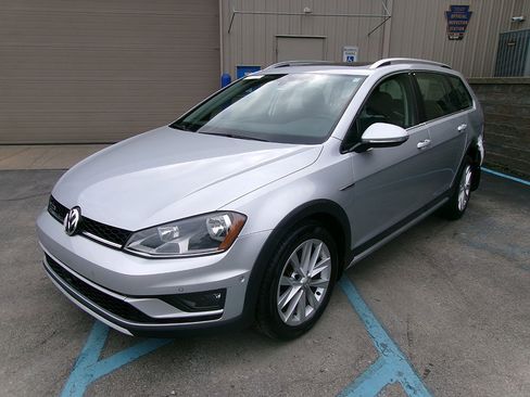 Used 2017 Volkswagen Golf Alltrack SE AWD/4WD image 4