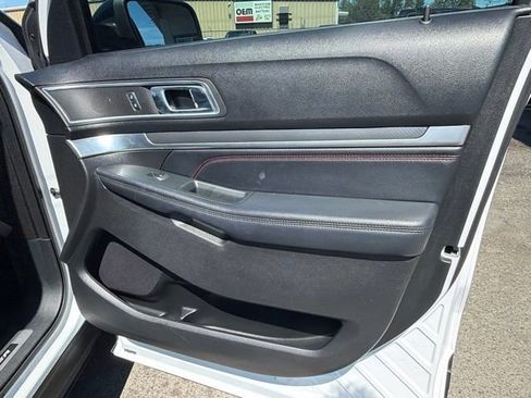 Used 2018 Ford Explorer Sport w/ Equipment Group 401A AWD/4WD image 8
