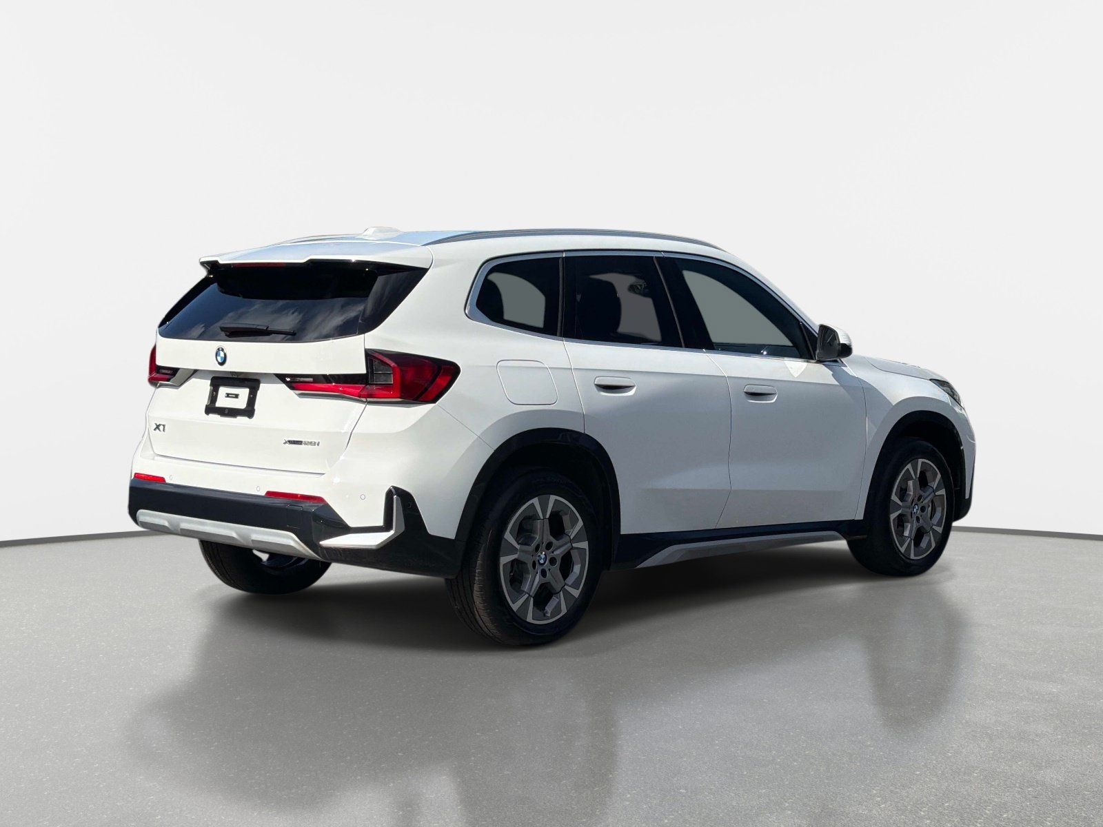 Used 2026 BMW X1 xDrive28i AWD/4WD image 3