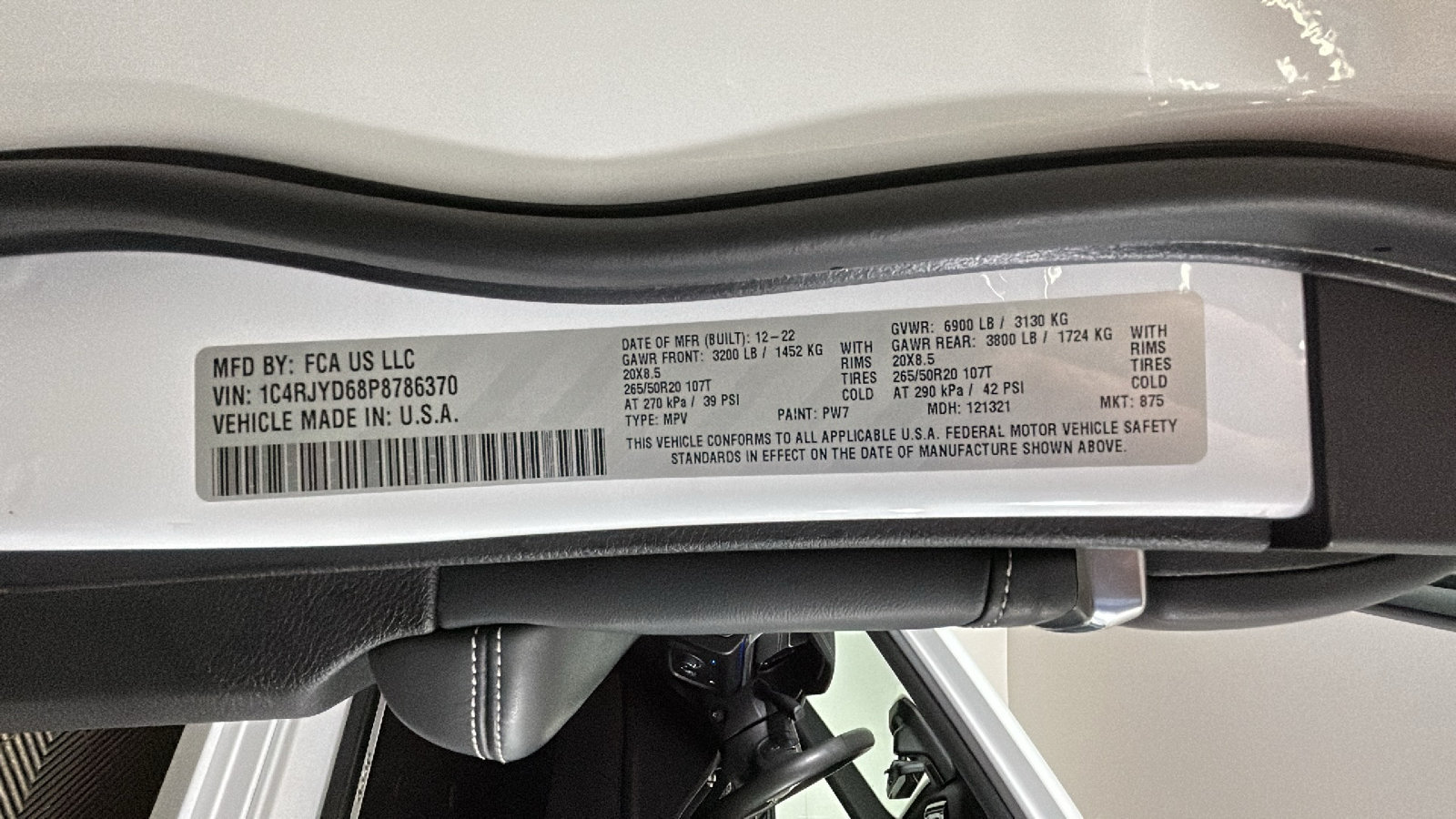 Used 2023 Jeep Grand Cherokee Overland w/ Luxury Tech Group IV AWD/4WD image 11