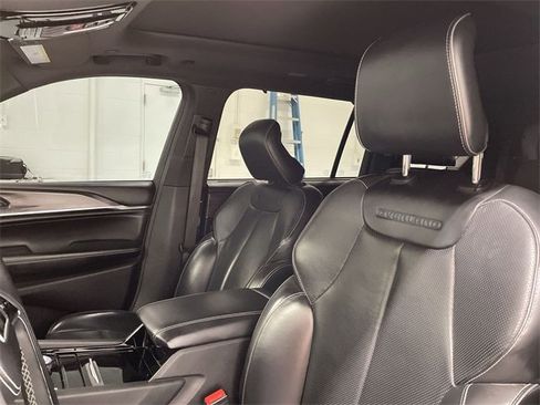 Used 2023 Jeep Grand Cherokee L Overland w/ Luxury Tech Group IV image 21