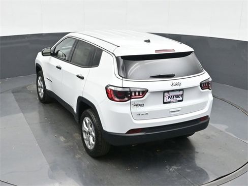 Used 2025 Jeep Compass Sport image 27