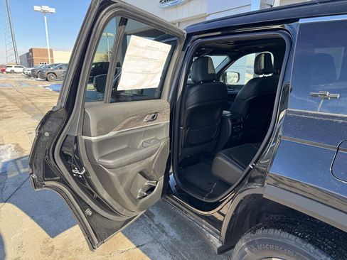 New 2025 Jeep Grand Cherokee Limited image 9