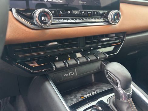 Used 2023 GMC Canyon AT4 w/ AT4 Premium Package image 20