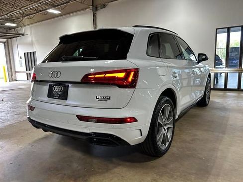 Certified 2025 Audi Q5 2.0T Premium w/ Convenience Plus Package image 3