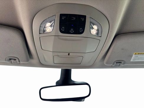 Used 2023 Chrysler Pacifica Touring-L image 10