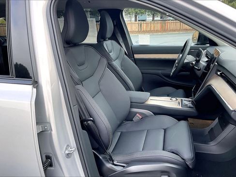 New 2025 Volvo EX90 Plus w/ Protection Package Premier image 32