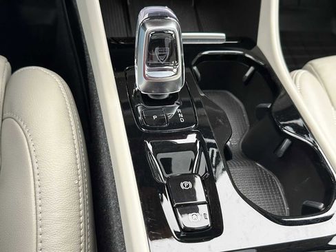 Certified 2023 Volvo XC40 B5 Plus w/ Protection Package Premier image 31