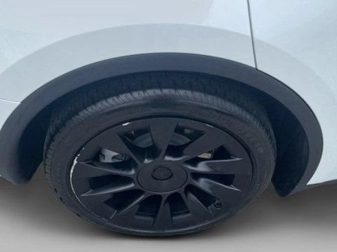Used 2023 Tesla Model Y Long Range AWD/4WD image 5