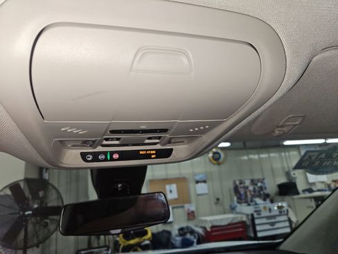 Used 2018 Buick Enclave Premium AWD/4WD image 19