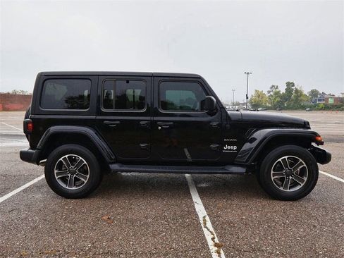 Used 2023 Jeep Wrangler Sahara image 6