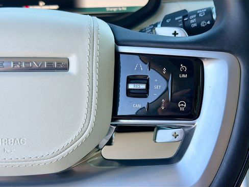 Used 2024 Land Rover Range Rover Long Wheelbase SE image 40