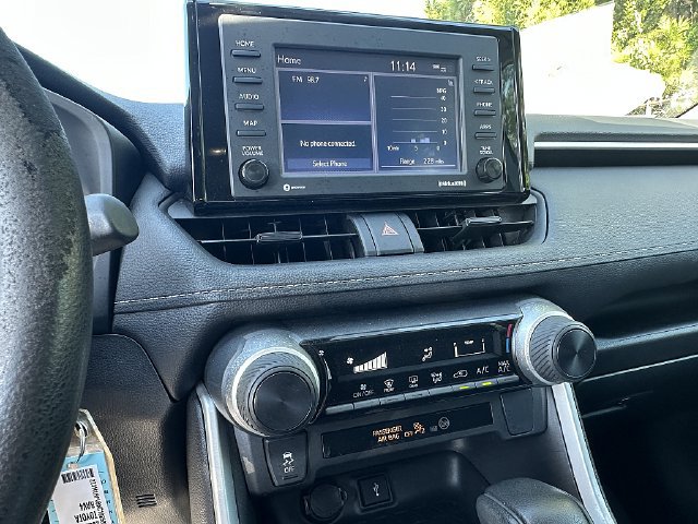 Used 2022 Toyota RAV4 LE FWD image 27
