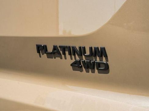 Used 2024 Nissan Pathfinder Platinum w/ Black Appearance Package image 12