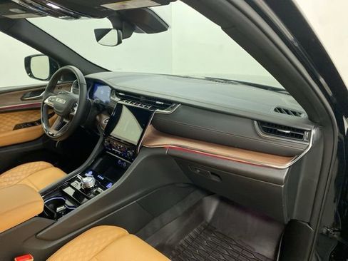 Used 2023 Jeep Grand Cherokee Summit w/ Luxury Tech Group V AWD/4WD image 24