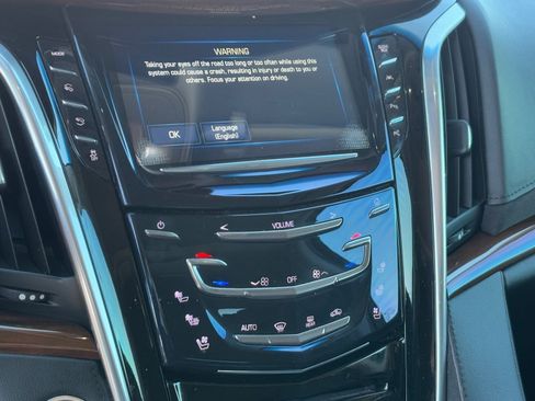 Used 2020 Cadillac Escalade Luxury image 24