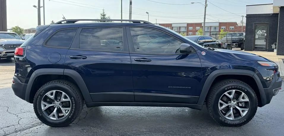 Used 2015 Jeep Cherokee Trailhawk w/ Comfort/Convenience Group AWD/4WD image 8