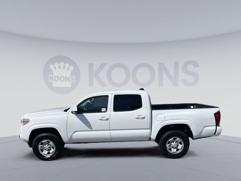 Used 2023 Toyota Tacoma SR AWD/4WD image 2