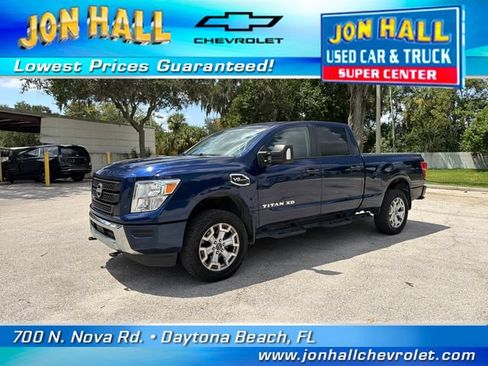 Used 2023 Nissan Titan SV w/ SV Convenience Package AWD/4WD image 2