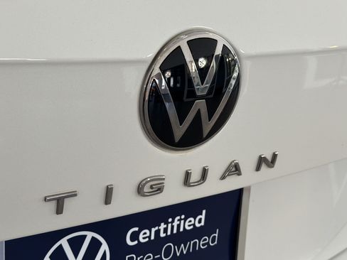 Certified 2023 Volkswagen Tiguan SE w/ Panoramic Sunroof Package FWD image 34