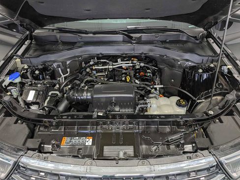 Used 2023 Ford Explorer XLT w/ Equipment Group 202A AWD/4WD image 14