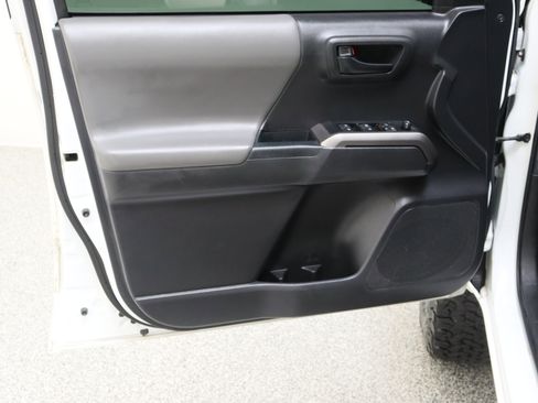 Used 2022 Toyota Tacoma SR5 w/ Technology Package RWD image 12