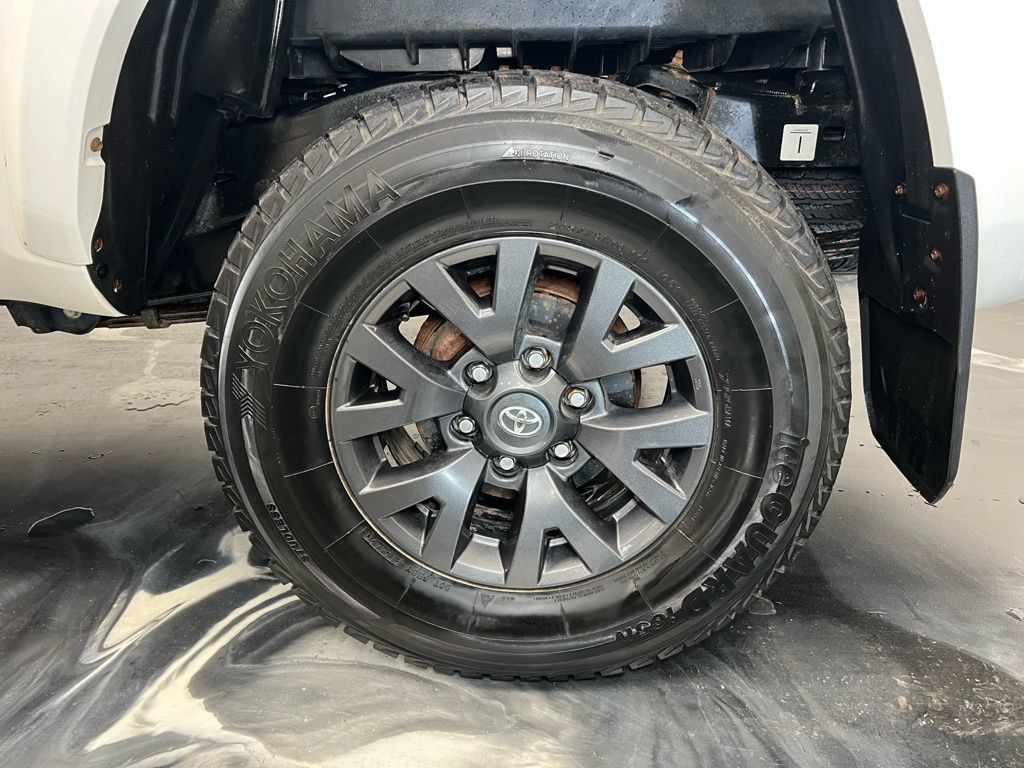 Used 2021 Toyota Tacoma SR5 AWD/4WD image 21