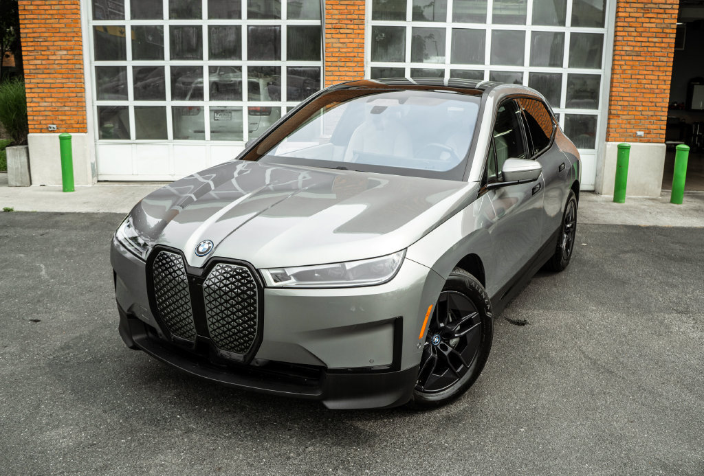 Used 2024 BMW iX xDrive50 w/ Premium Package AWD/4WD image 2