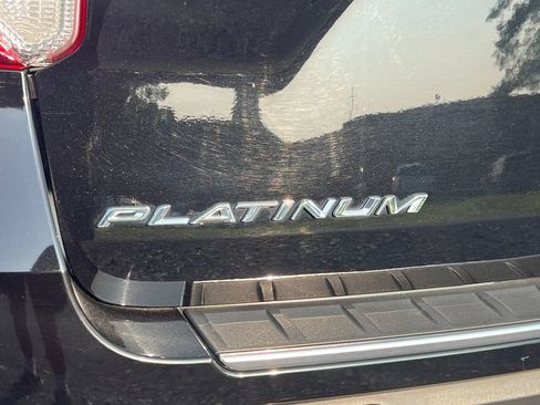 Used 2020 Ford Explorer Platinum w/ Premium Technology Package AWD/4WD image 20