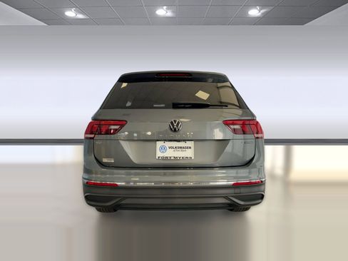Used 2022 Volkswagen Tiguan SE w/ Panoramic Sunroof Package image 10