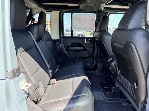 Used 2025 Jeep Wrangler Unlimited Rubicon AWD/4WD image 16